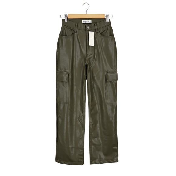 Abercrombie Vegan Leather Curve Love High Rise 90s Relaxed Cargo Pant 24S NWT - Picture 1 of 6